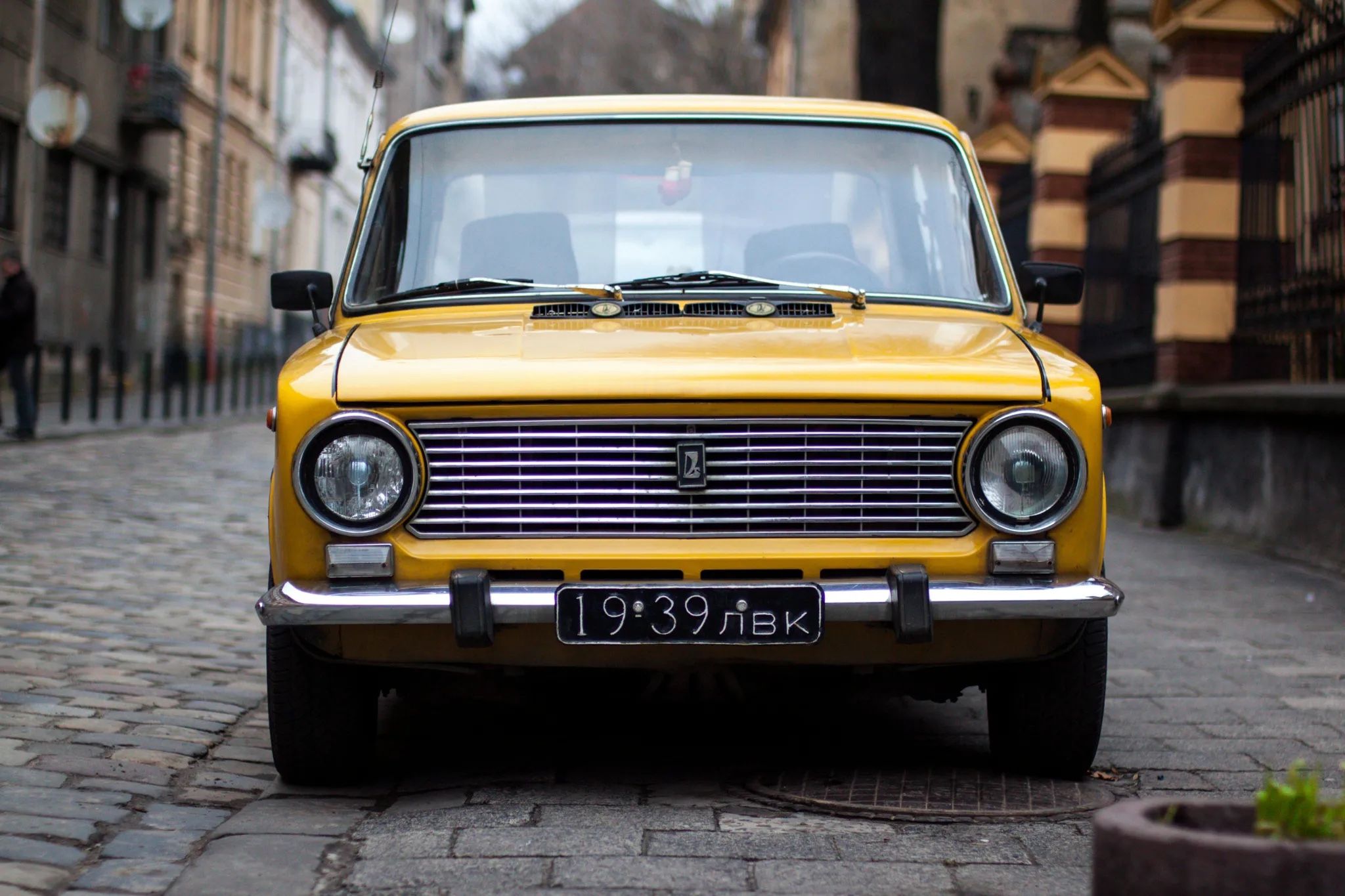 Flux Kontext input example - yellow car